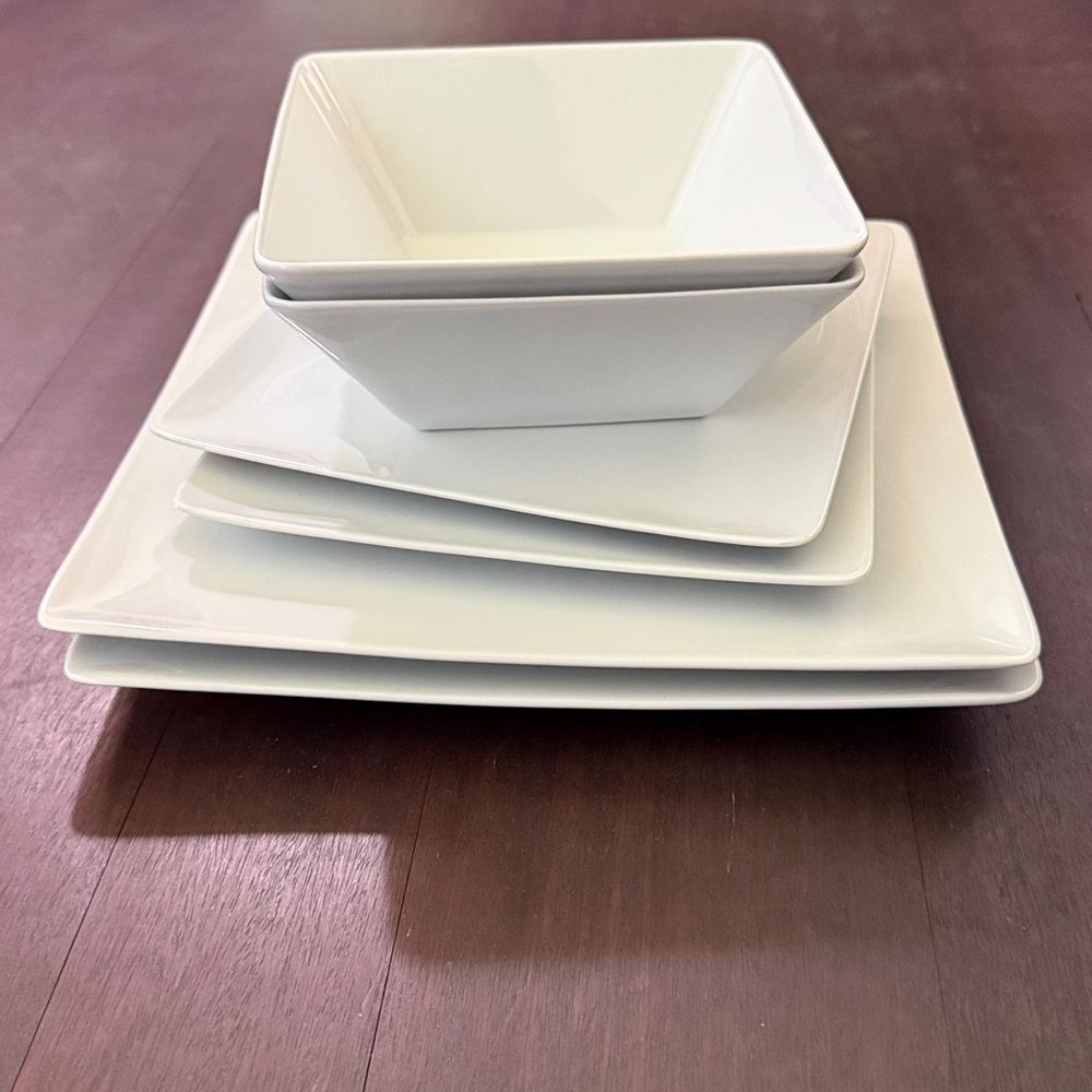 Crate & Barrel White Square Dish Set (6 pieces) - like new